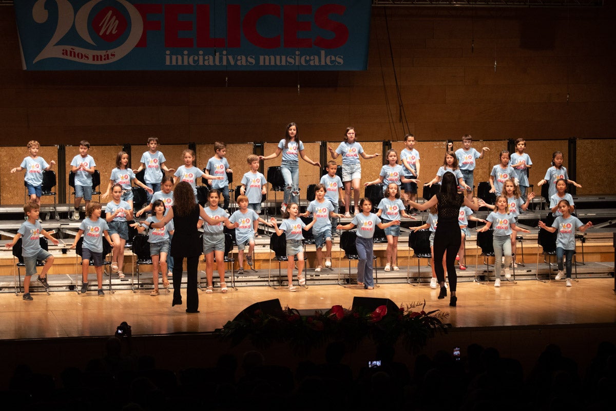 Los alumnos de Iniciativas musicales, sobre el escenario.