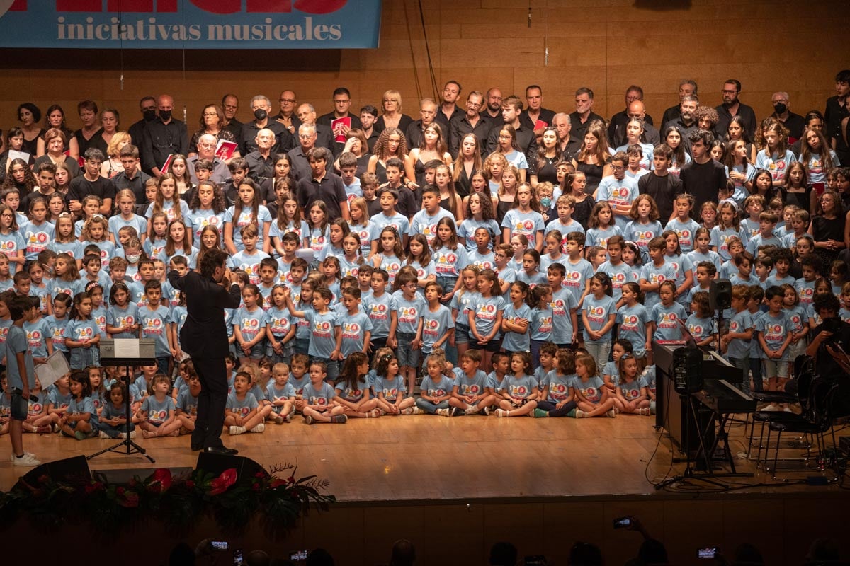 Los alumnos de Iniciativas musicales, sobre el escenario.