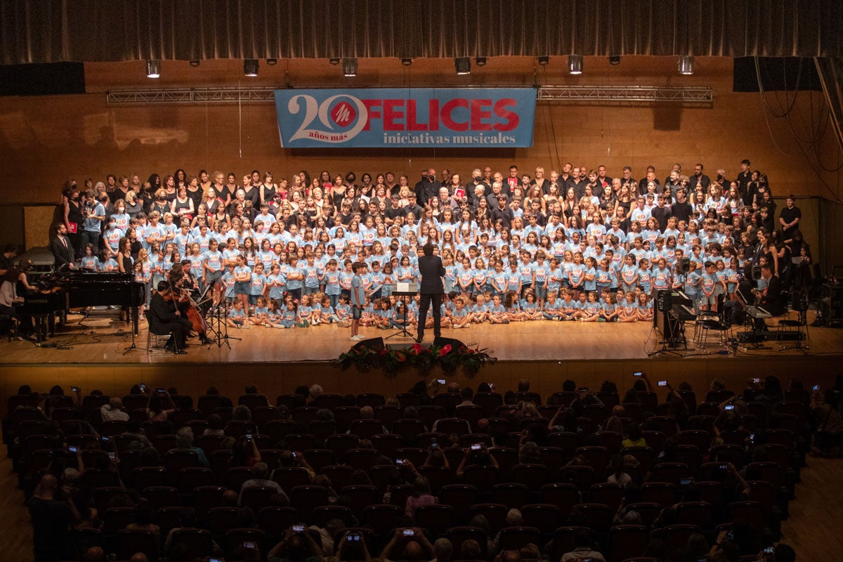 Los alumnos de Iniciativas musicales, sobre el escenario.