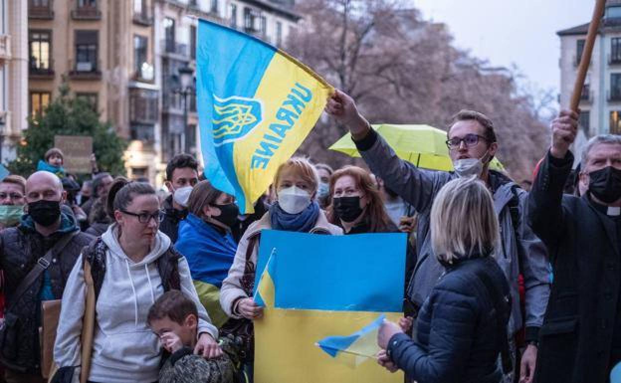 Protesta en Granada contra la invasión de Ucrania.