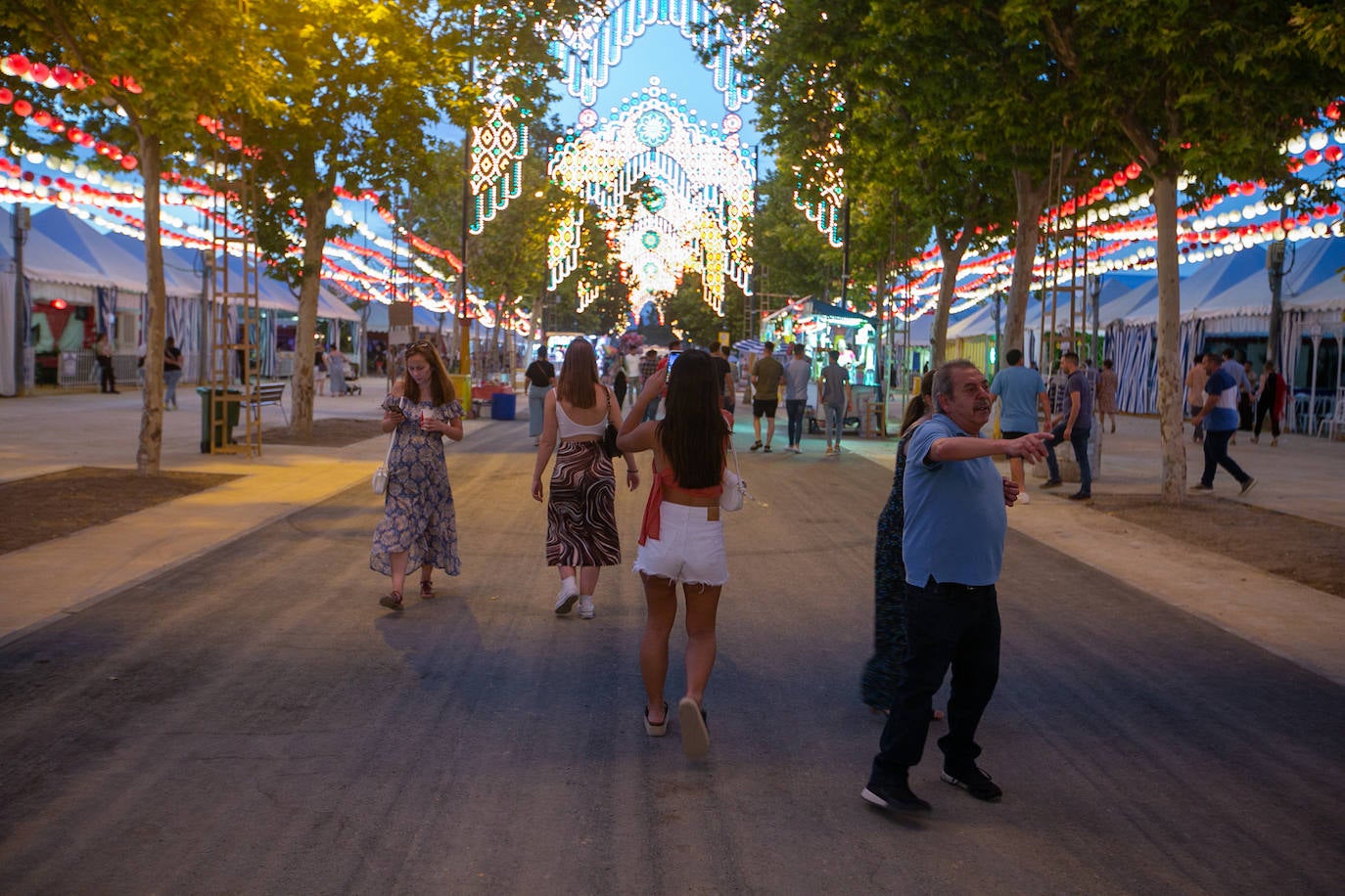 Los granadinos aprovecharon la disminución del calor para disfrutar del ferial