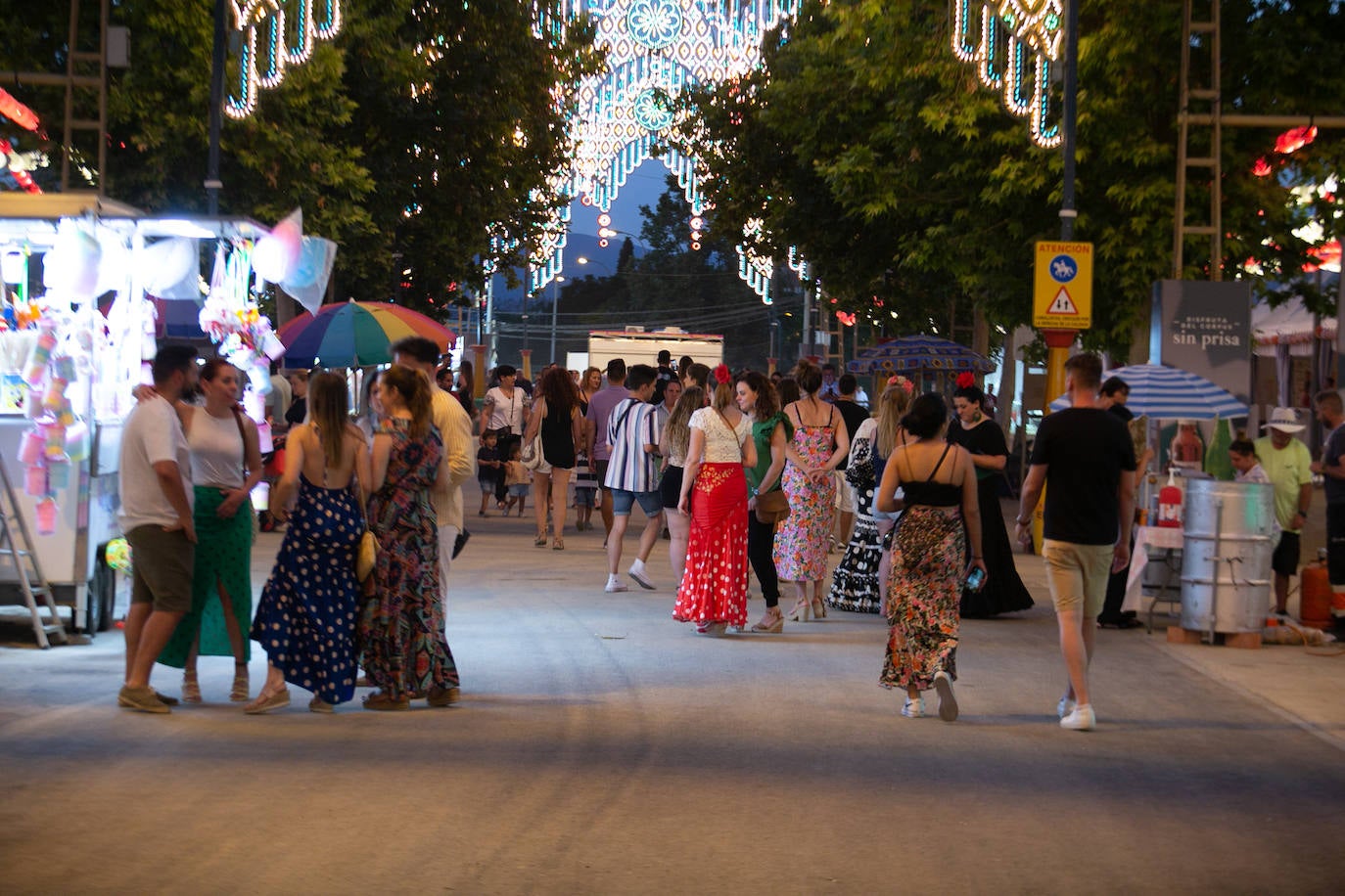 Los granadinos aprovecharon la disminución del calor para disfrutar del ferial