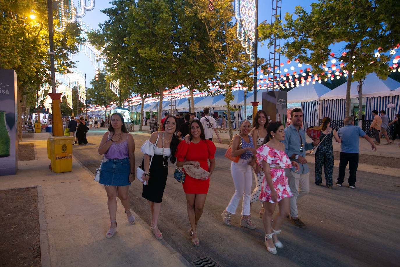 Los granadinos aprovecharon la disminución del calor para disfrutar del ferial