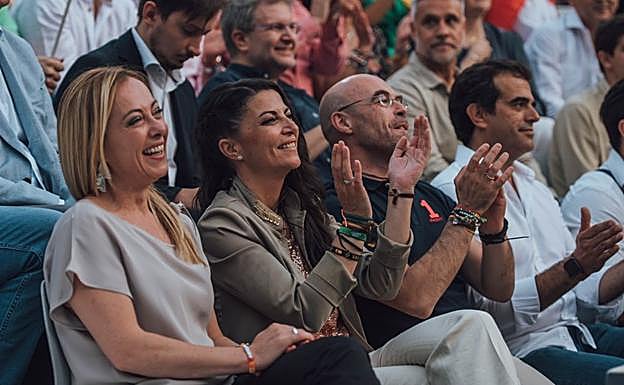 Vox recurre a la líder de la extrema derecha italiana para relanzar su campaña andaluza