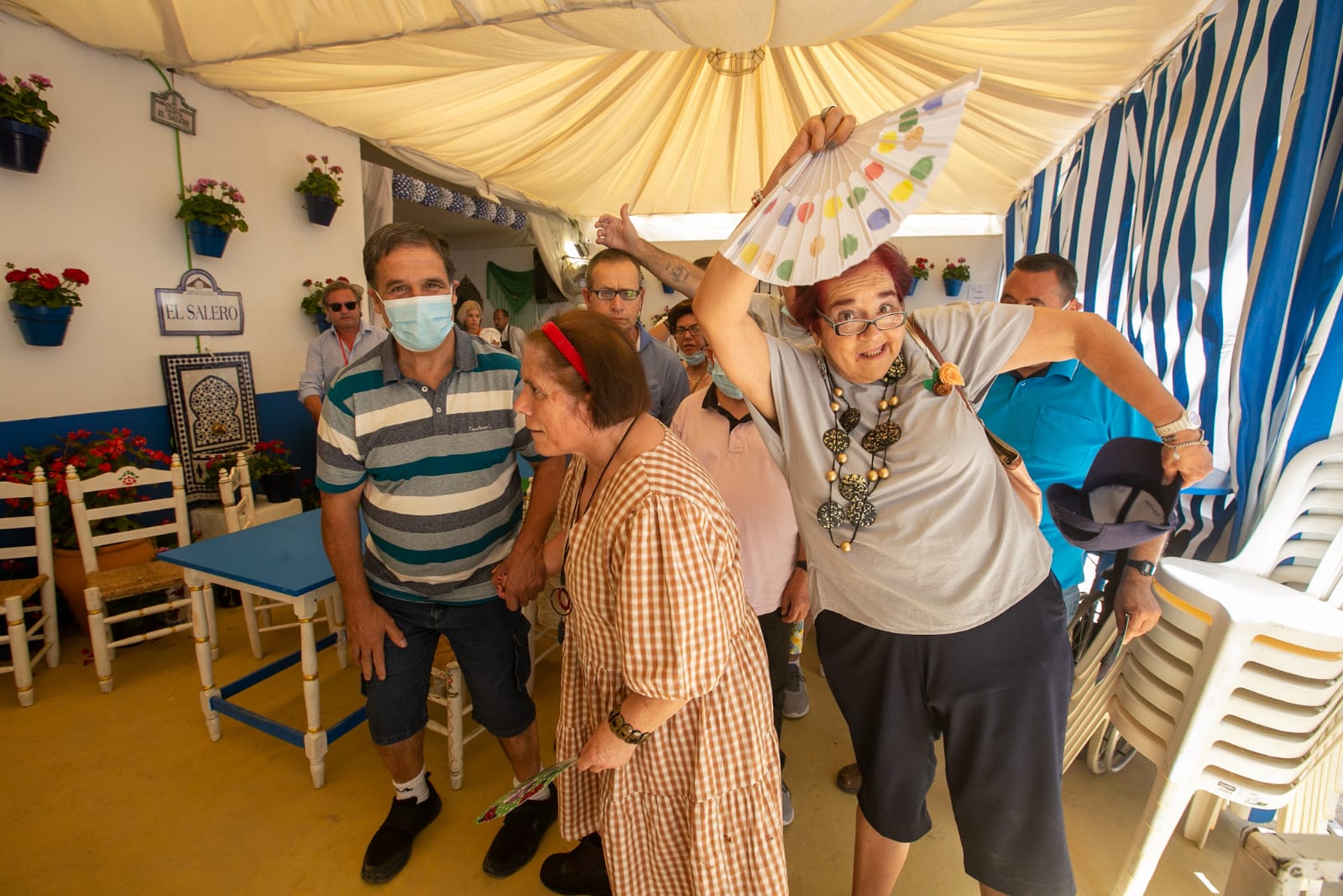 Los actos de inauguración dan color a la feria bajo un sol abrasador