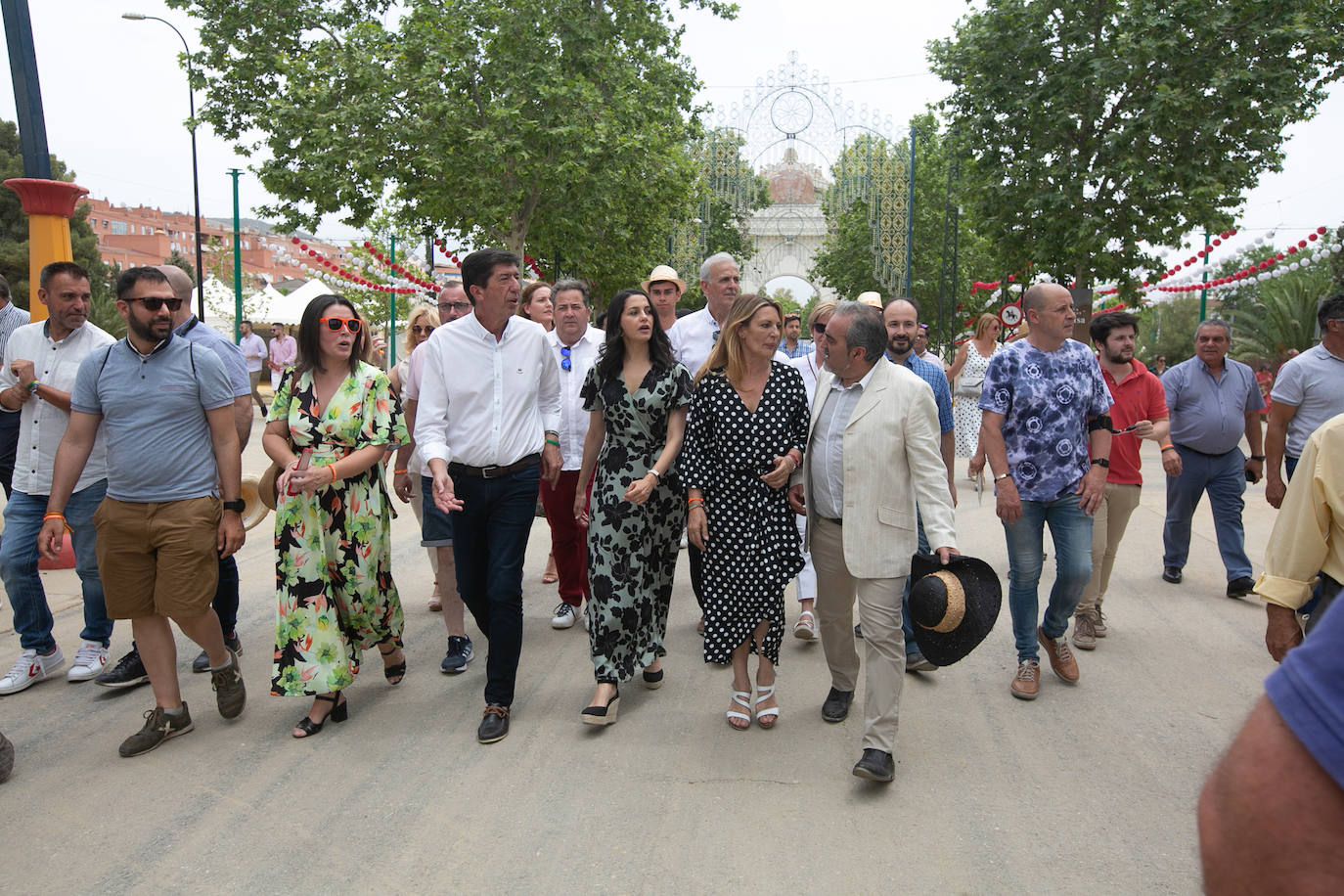 Tanto PP como Ciudadanos han hecho campaña en el Ferial de Almanjáyar, con Juanma Moreno, Marifrán Carazo, Francisco Rodríguez por un lado, y Juan Marín, Inés Arrimadas y Concha Insúa por otro