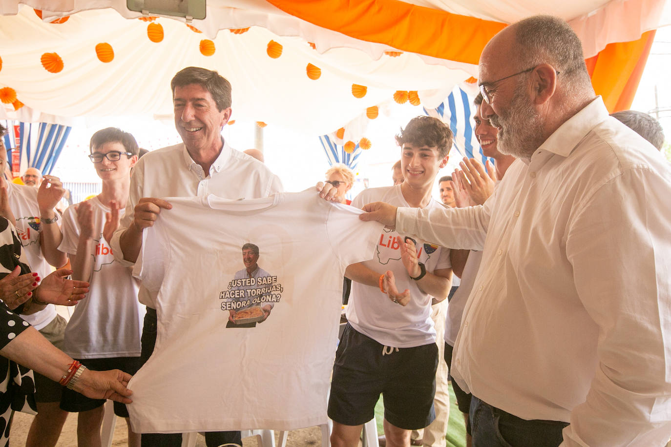 Tanto PP como Ciudadanos han hecho campaña en el Ferial de Almanjáyar, con Juanma Moreno, Marifrán Carazo, Francisco Rodríguez por un lado, y Juan Marín, Inés Arrimadas y Concha Insúa por otro