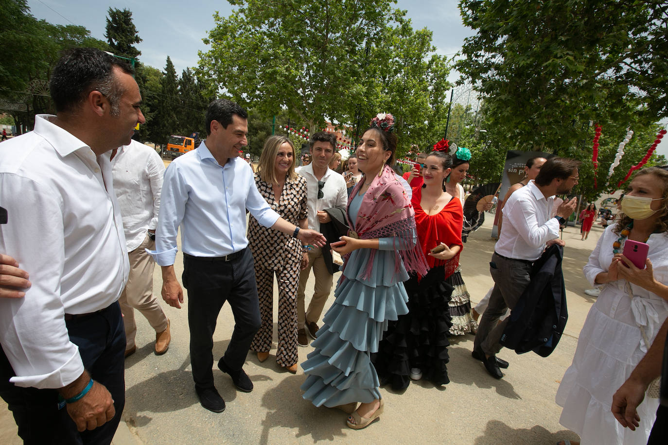 Tanto PP como Ciudadanos han hecho campaña en el Ferial de Almanjáyar, con Juanma Moreno, Marifrán Carazo, Francisco Rodríguez por un lado, y Juan Marín, Inés Arrimadas y Concha Insúa por otro