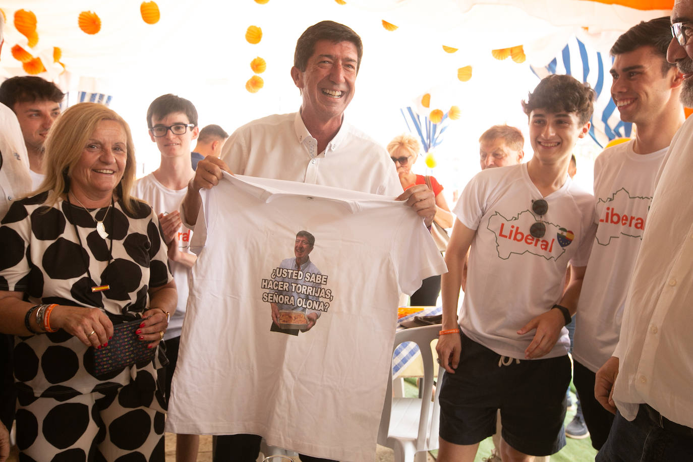 Tanto PP como Ciudadanos han hecho campaña en el Ferial de Almanjáyar, con Juanma Moreno, Marifrán Carazo, Francisco Rodríguez por un lado, y Juan Marín, Inés Arrimadas y Concha Insúa por otro