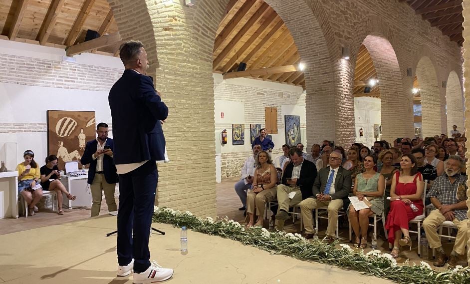 Santi Rodríguez durante un monólogo sobre el aceite de Jaén. 