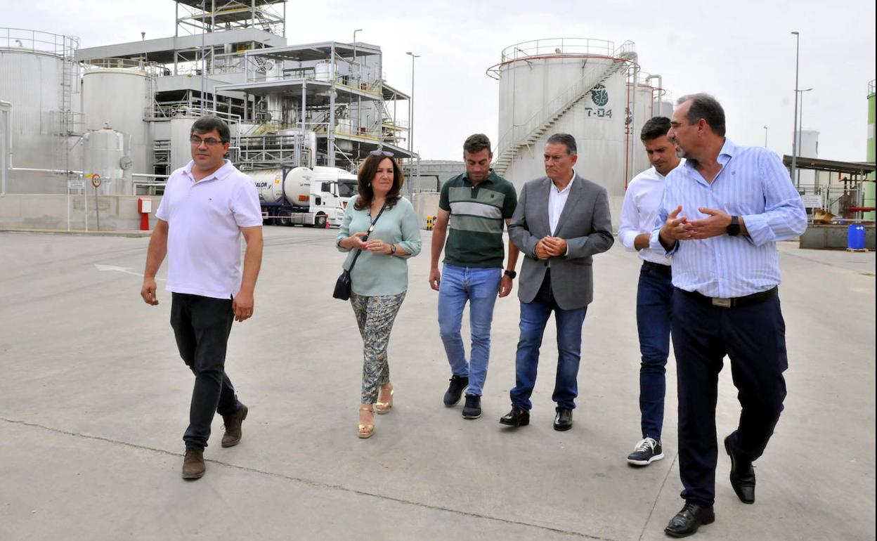 Visita de la subdelegada del Gobierno en Jaén y del alcalde de Linares a las instalaciones de Libitec. 