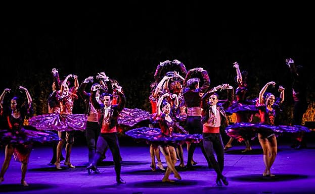 Imagen principal - Ballet Nacional en Granada | Las estrellas les alhambran al bailar