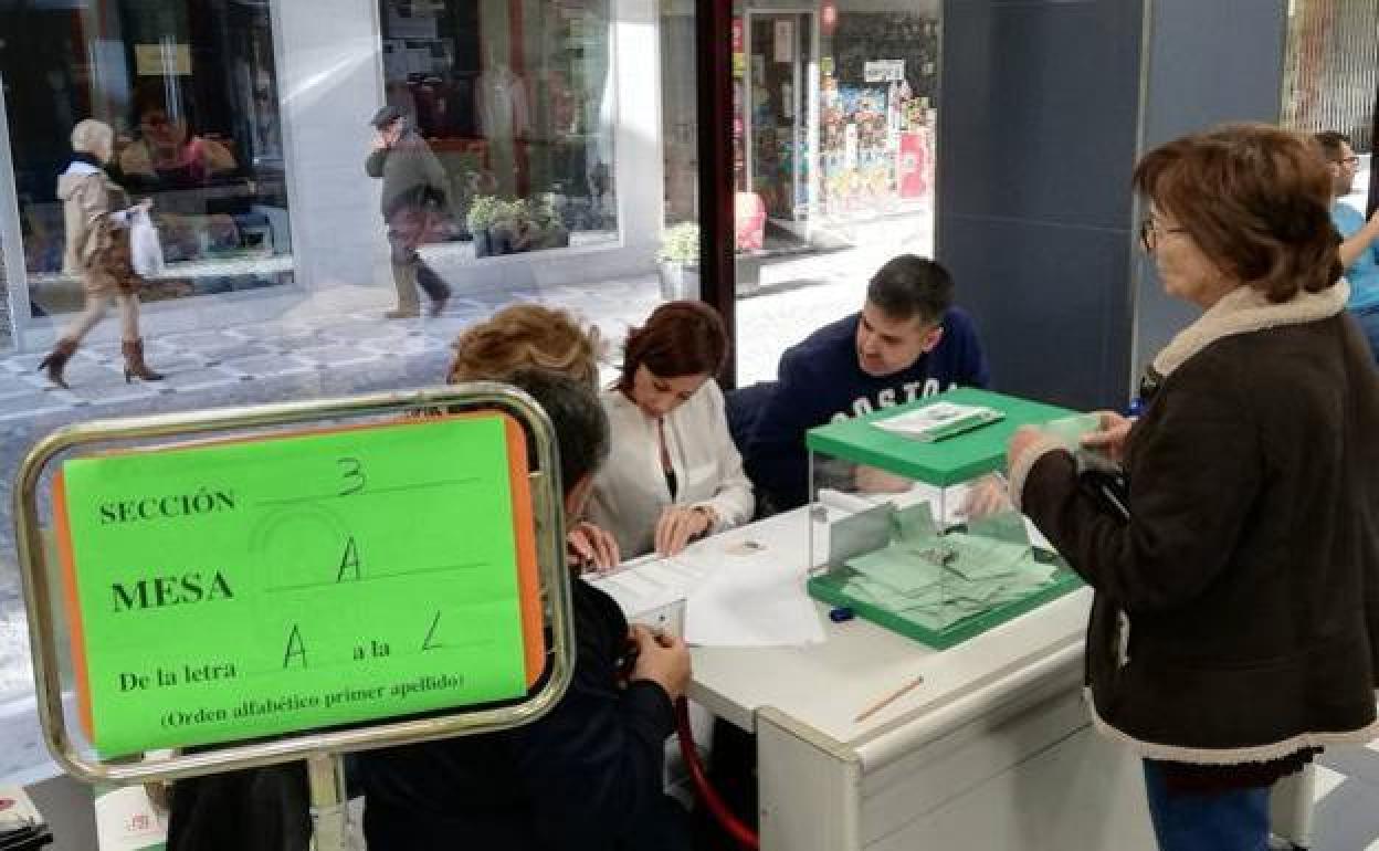 La abstención supera el tercio del censo en ocho de cada diez municipios