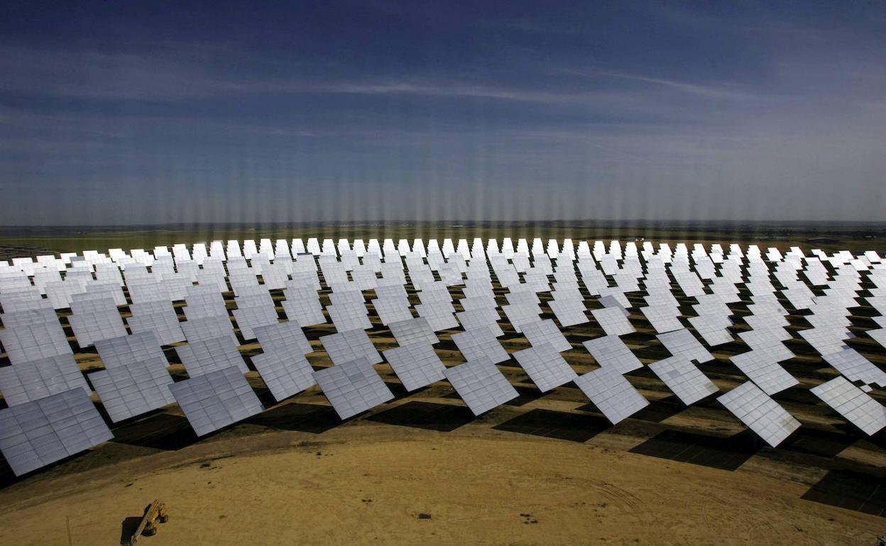 Parque solar en Sanlúcar la Mayor, Sevilla. 