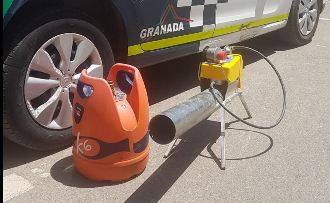 El cañón con bombona de butano.