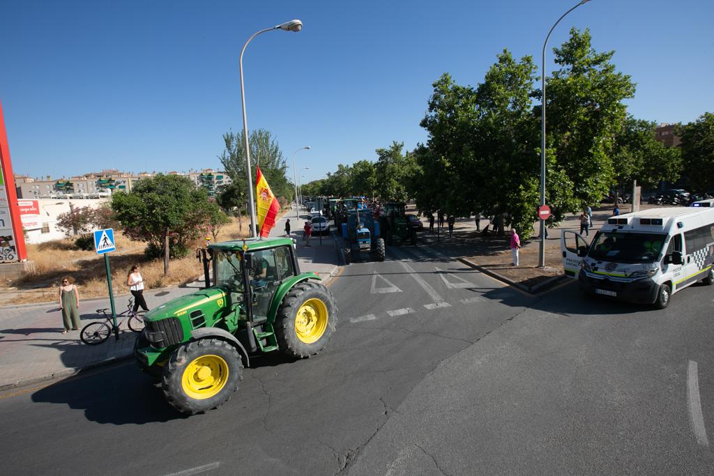 200 tractores marchan por el centro para protestar por el precio de los carburantes y de la electricidad