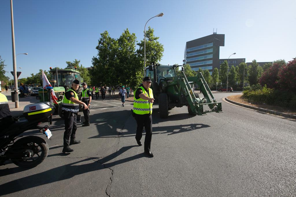 200 tractores marchan por el centro para protestar por el precio de los carburantes y de la electricidad