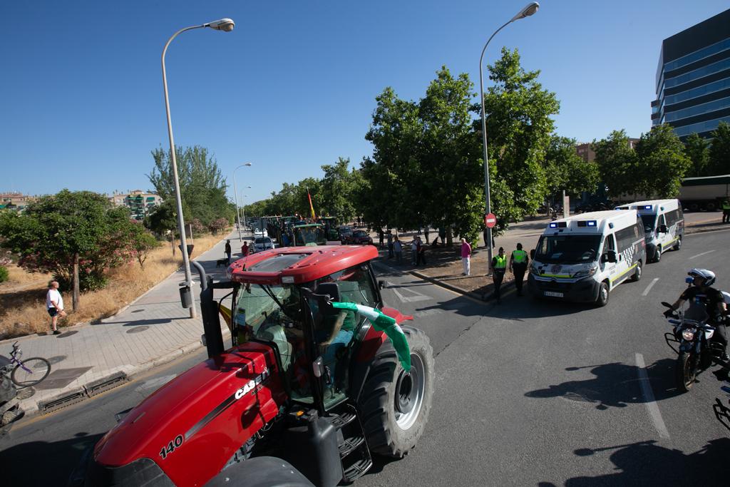200 tractores marchan por el centro para protestar por el precio de los carburantes y de la electricidad