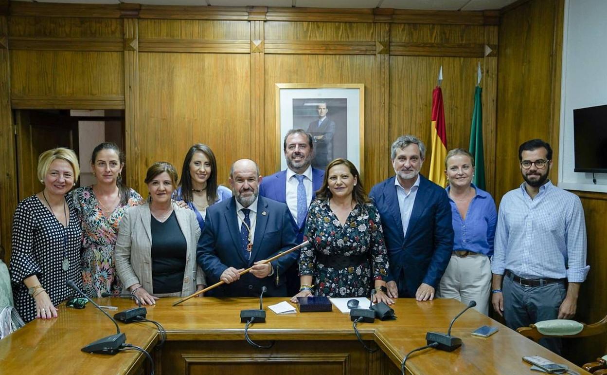 El alcalde de Dalías y concejales del Ayuntamiento.