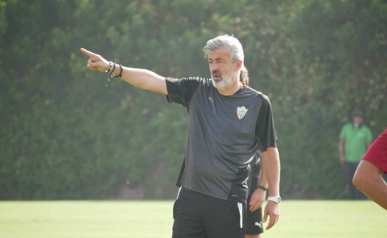 Óscar Fernández, entrenador del Tercera RFEF. 