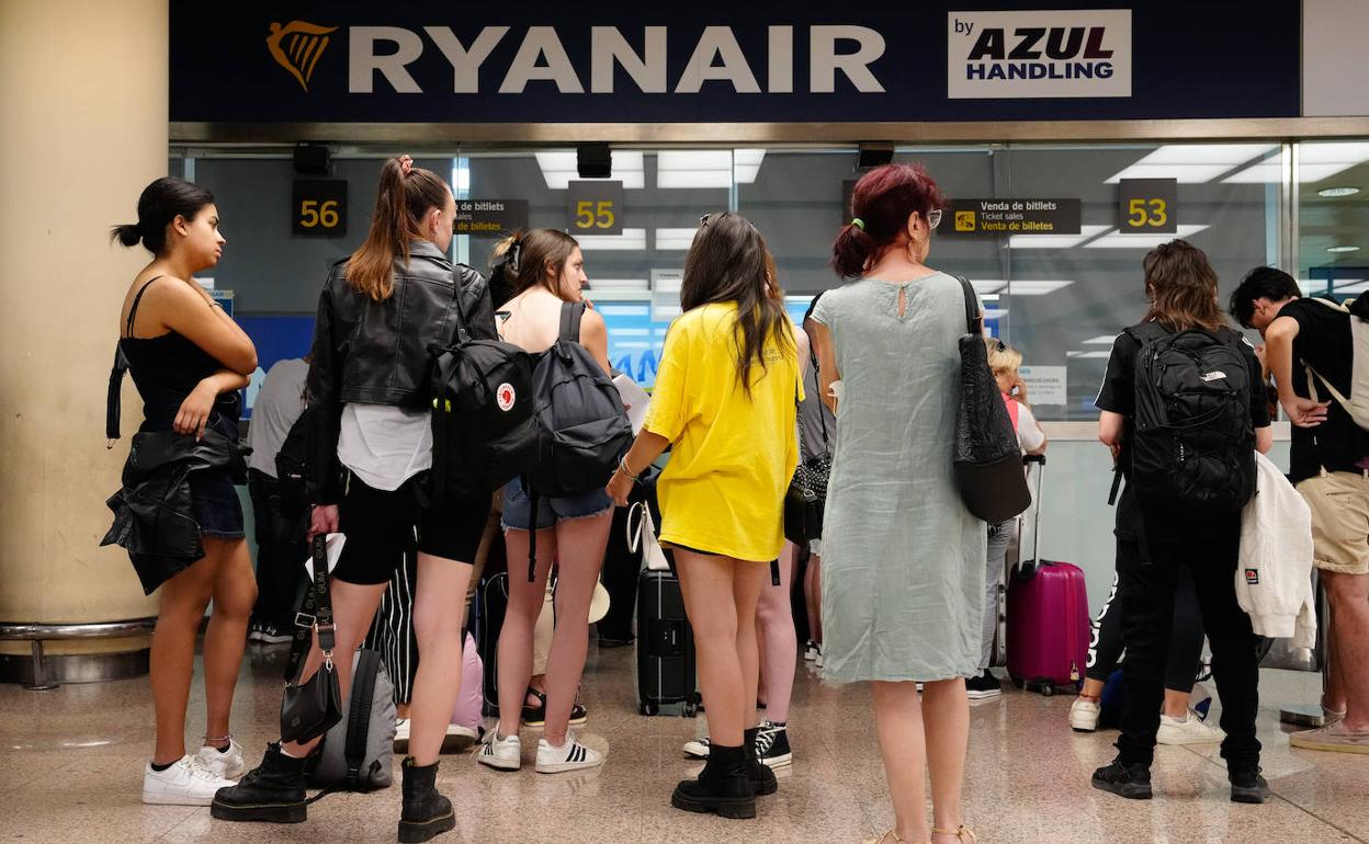 La huelga en Ryanair e EasyJet está causando retrasos y cancelaciones.