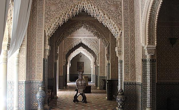 Imagen principal - La réplica de la Sala de los Reyes, el Patio de los Leones y el Partal. 