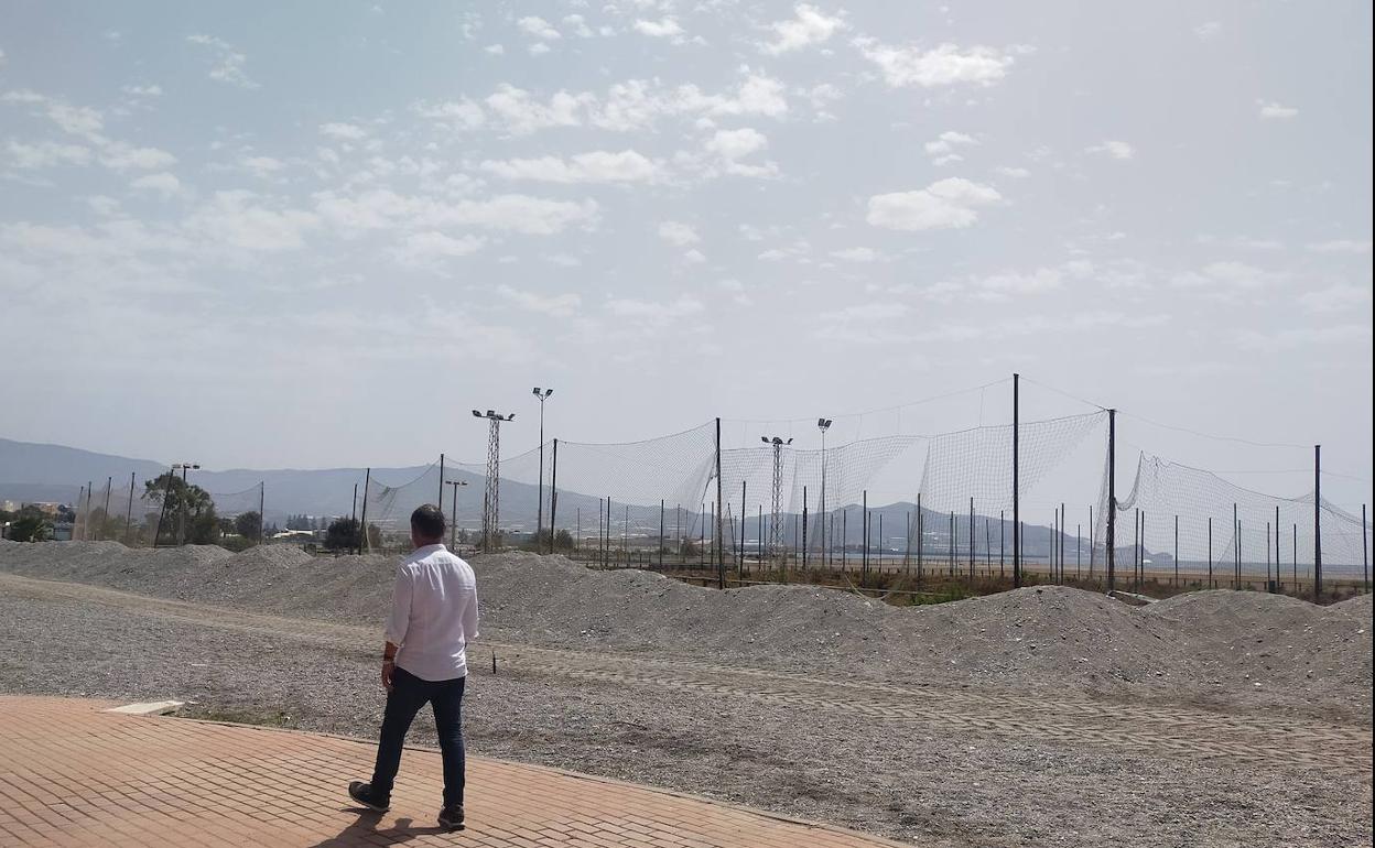 El fin de las obras en la playa de Motril se retrasa por la presencia de nidos de chorlitejo