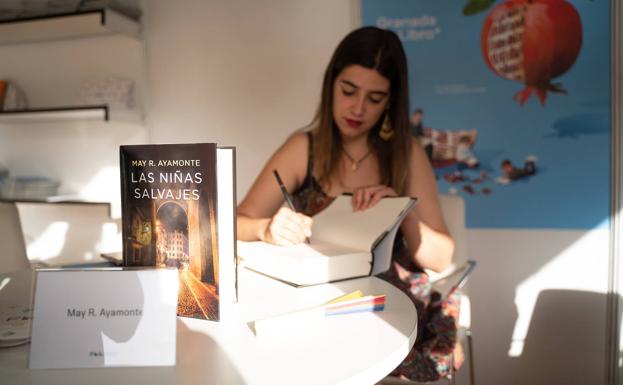 May R. Ayamonte en la Feria del Libro de Granada.