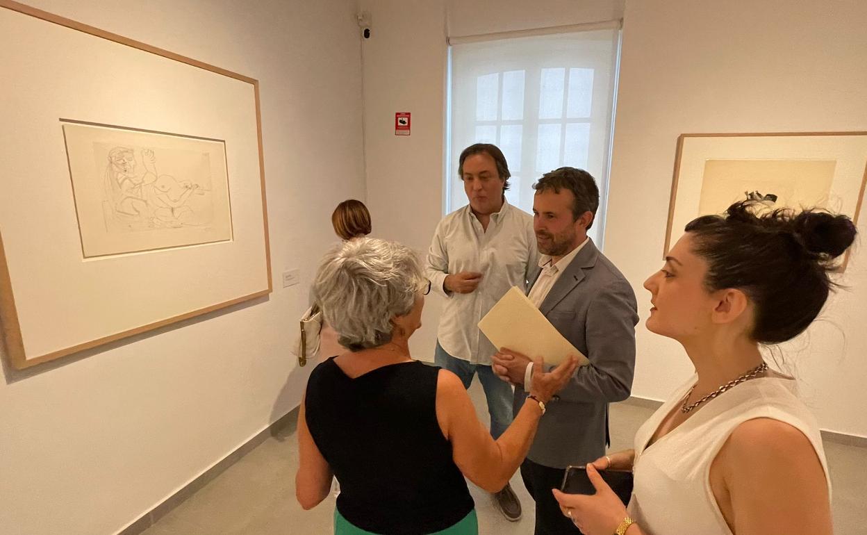 Inauguración de la exposición en los Baños del Naranjo. 