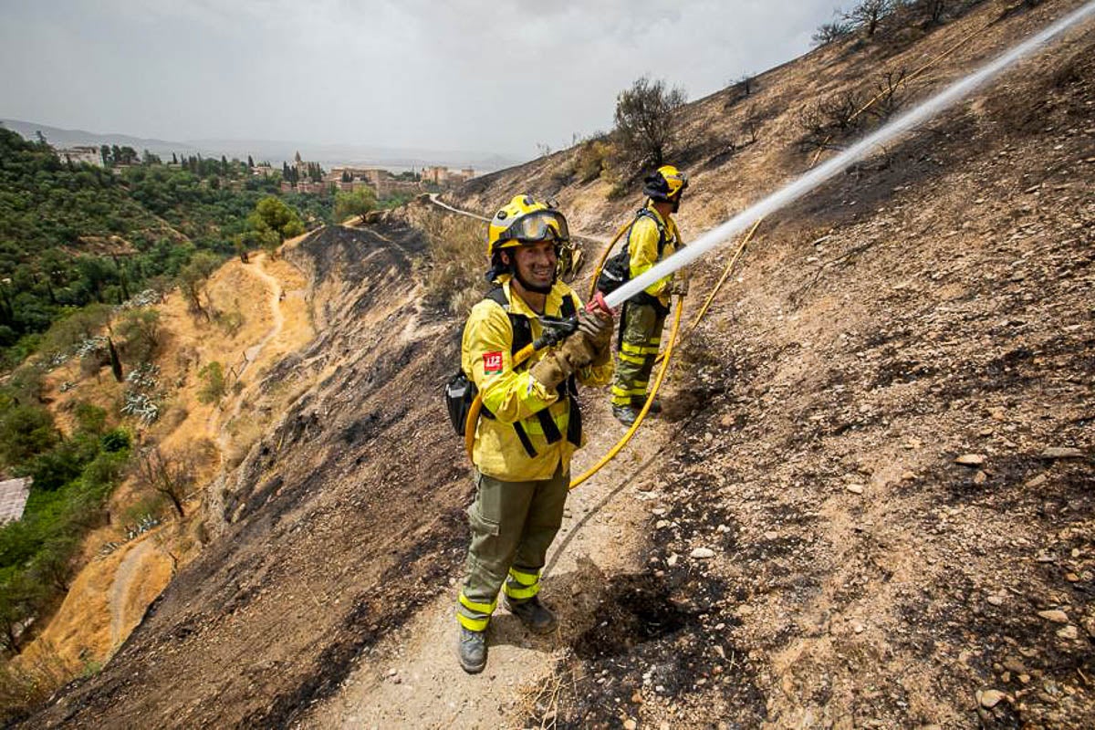 Bomberos del Infoca han trabajado para controlarlo