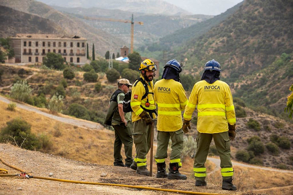 Bomberos del Infoca han trabajado para controlarlo