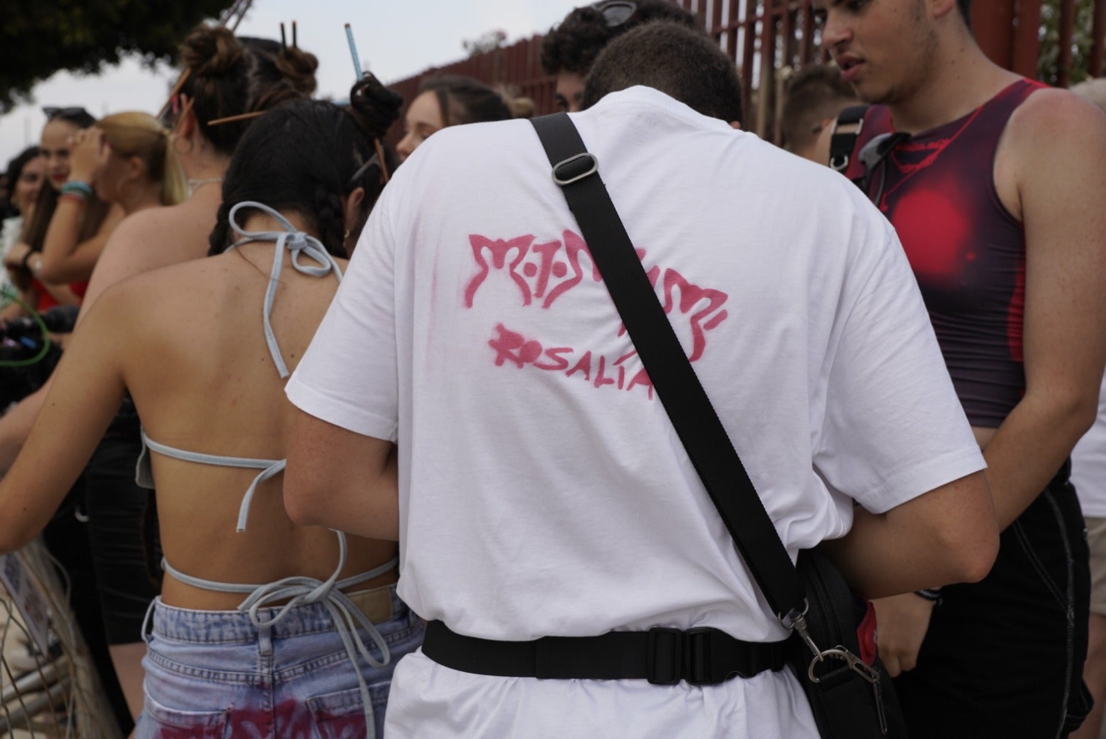 Miles de almerienses se citan en el Recinto Ferial para ver a Rosalía