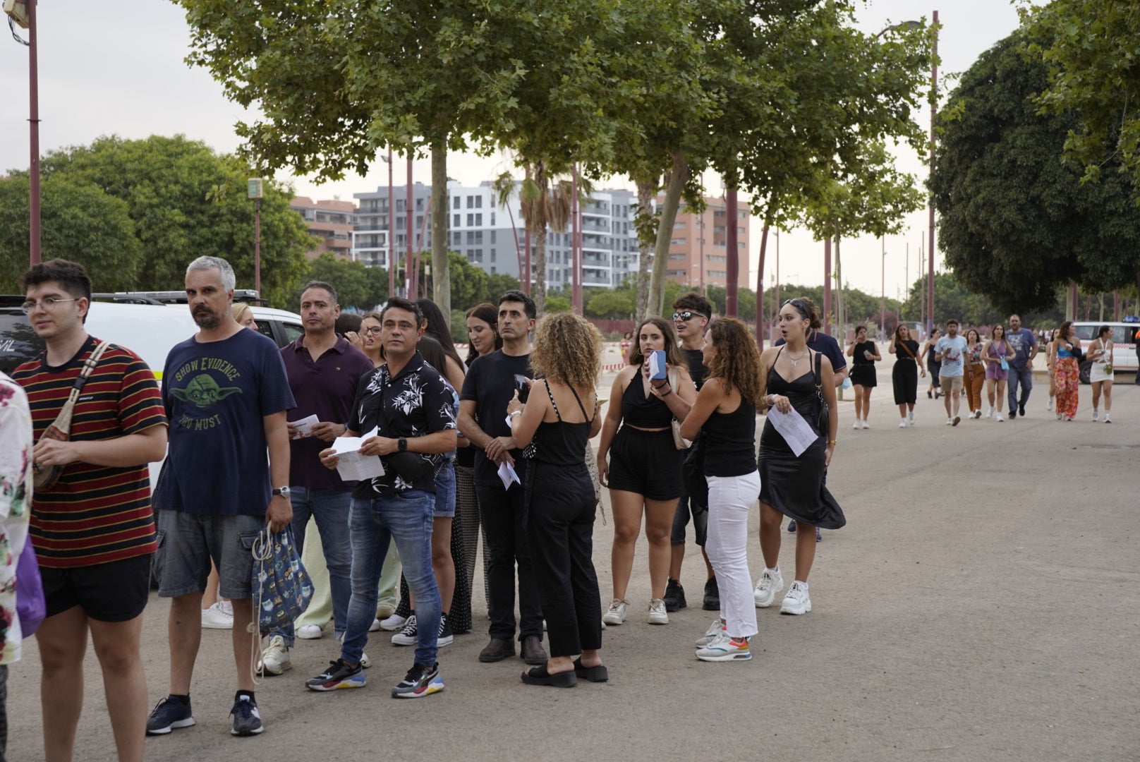 Miles de almerienses se citan en el Recinto Ferial para ver a Rosalía