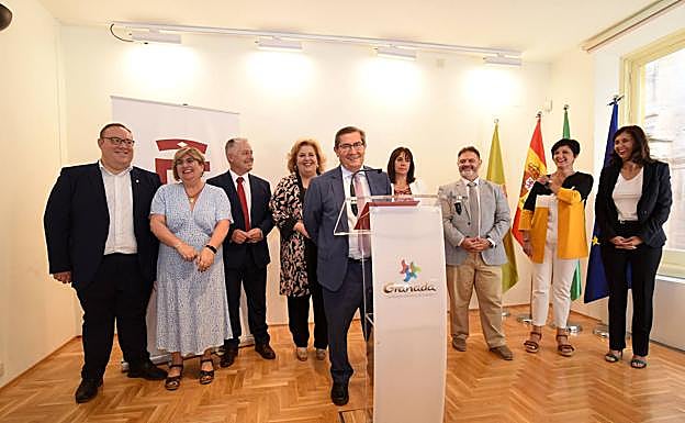 El presidente de la Diputación y diputados de la Corporación provincial durante la rueda de prensa sobre el balance de los tres años de gobierno. 