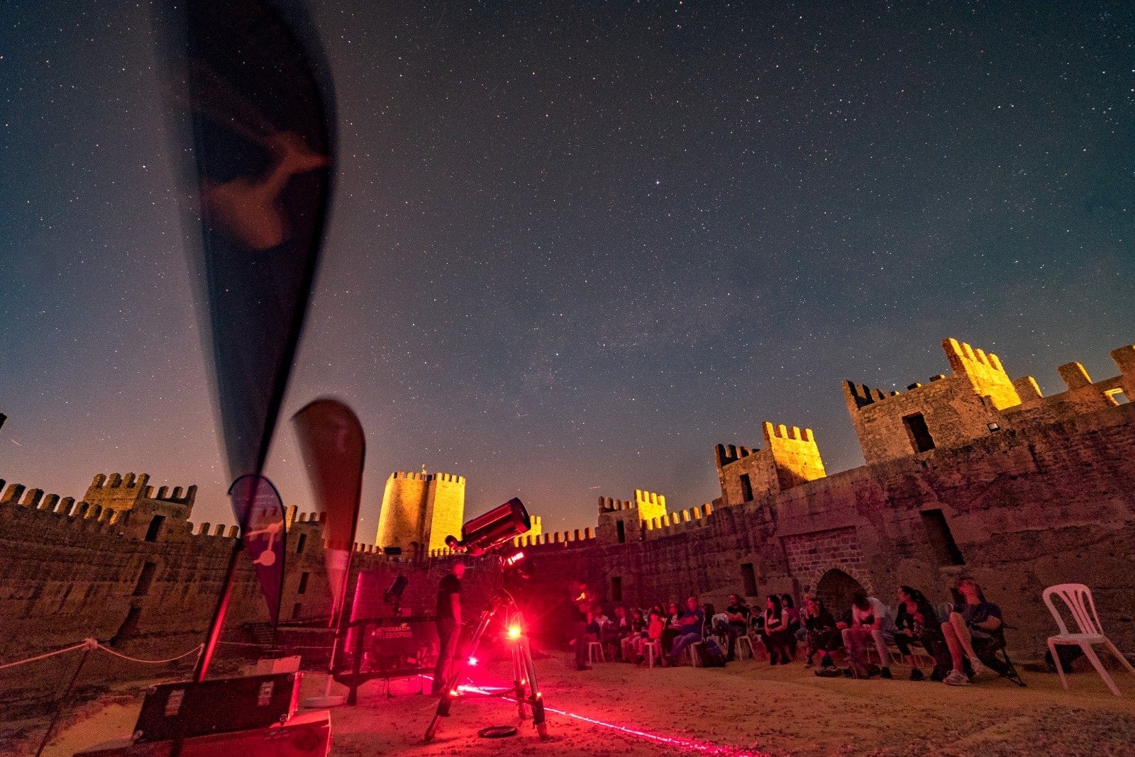 Noche astronómica en el castillo de Baños de la Encina. 