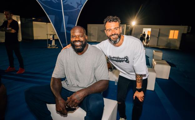 Shaquille O'Neal en Villaricos junto a Gonçalo Miranda, director artístico de Dreambeach. 