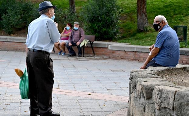 La pensión máxima en España roza los 3.000 euros mensuales.