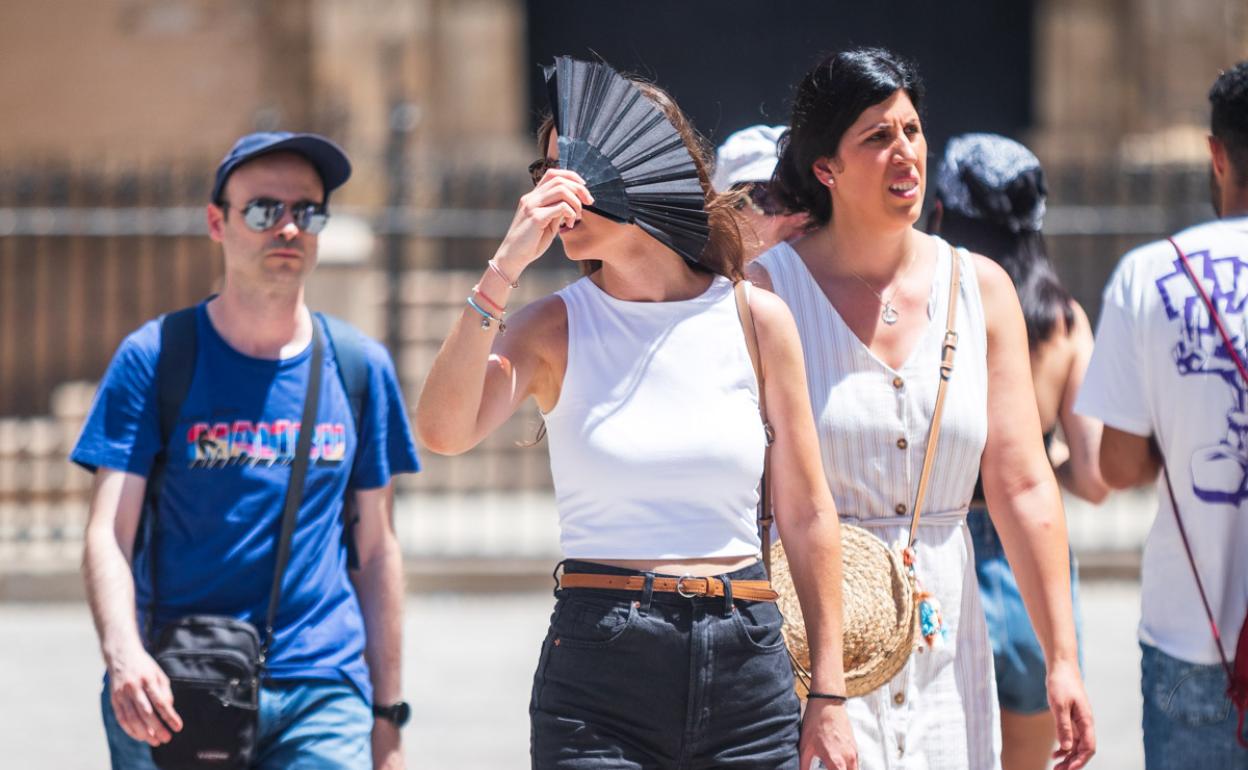 El calor azota ciudades como Granada. 