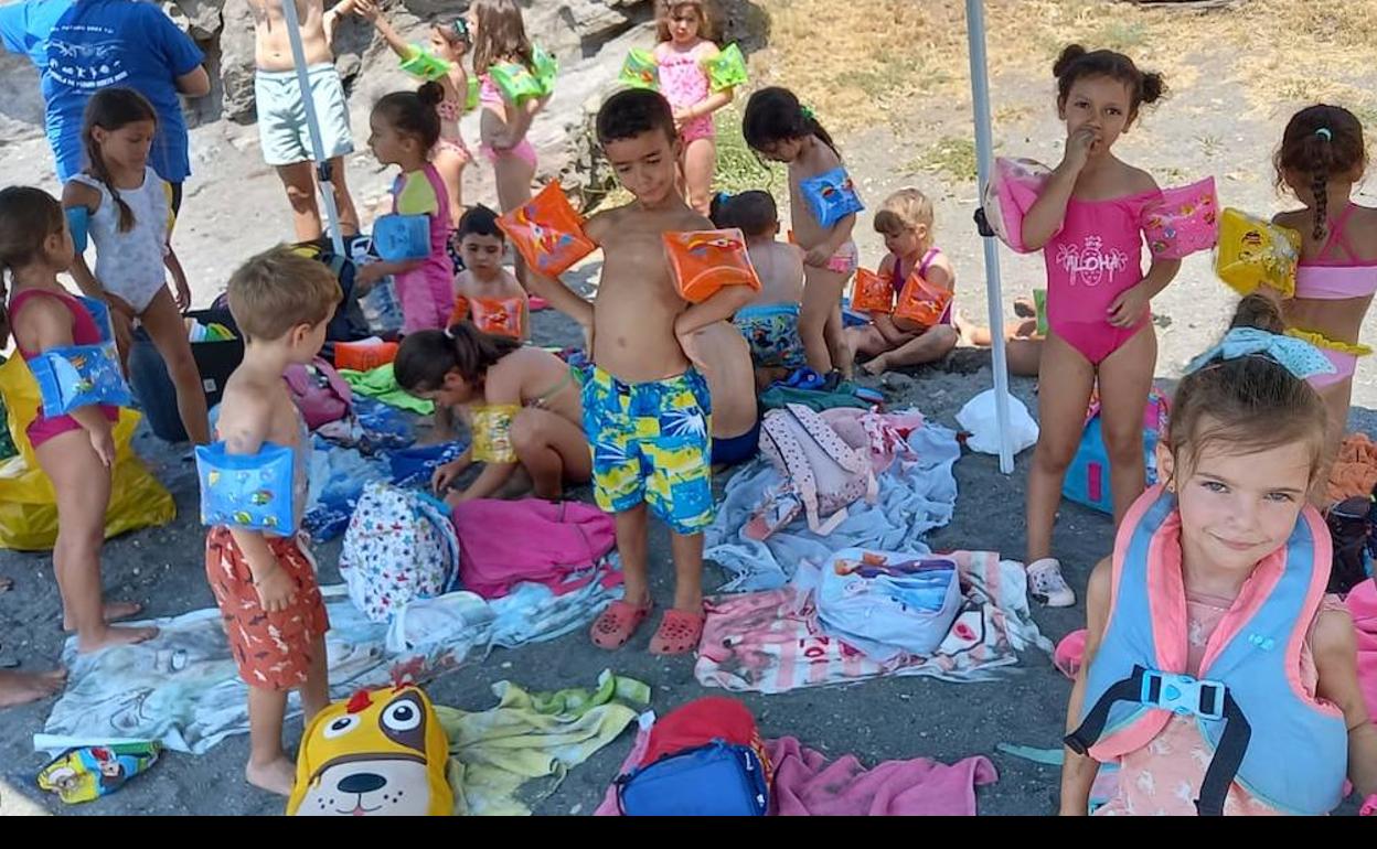 250 niños de Norte descubren el mar