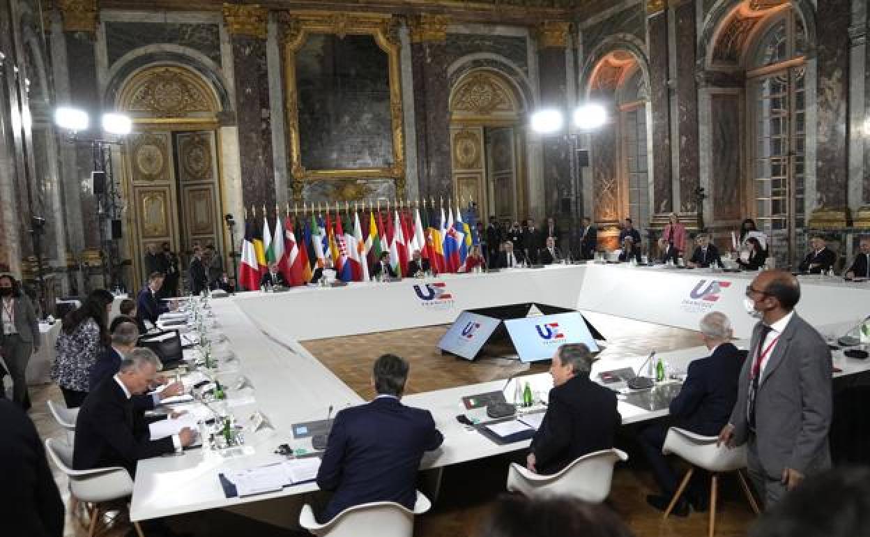 Reunión de jefes de estado en Versalles.