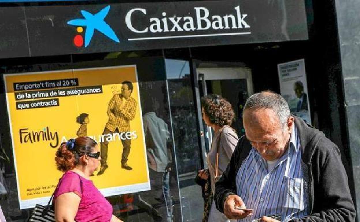 CaixaBank se ha dirigido a sus clientes de cara a las vacaciones de verano.