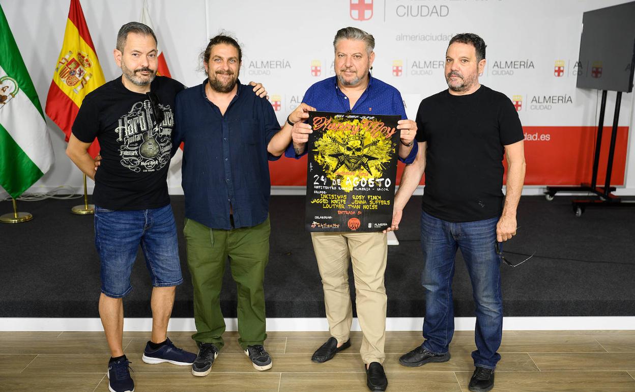 Diego Cruz presentó ayer, junto a Moisés Belmonte, el certamen 'Happy Moy' que se celebrará el próximo 24 de agosto en la Rambla.