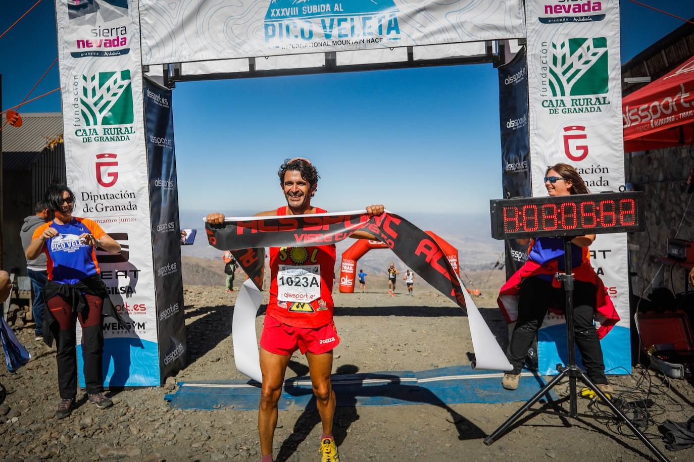 La 38 edición de la Subida Internacional Pico Veleta se ha celebrado este domingo.