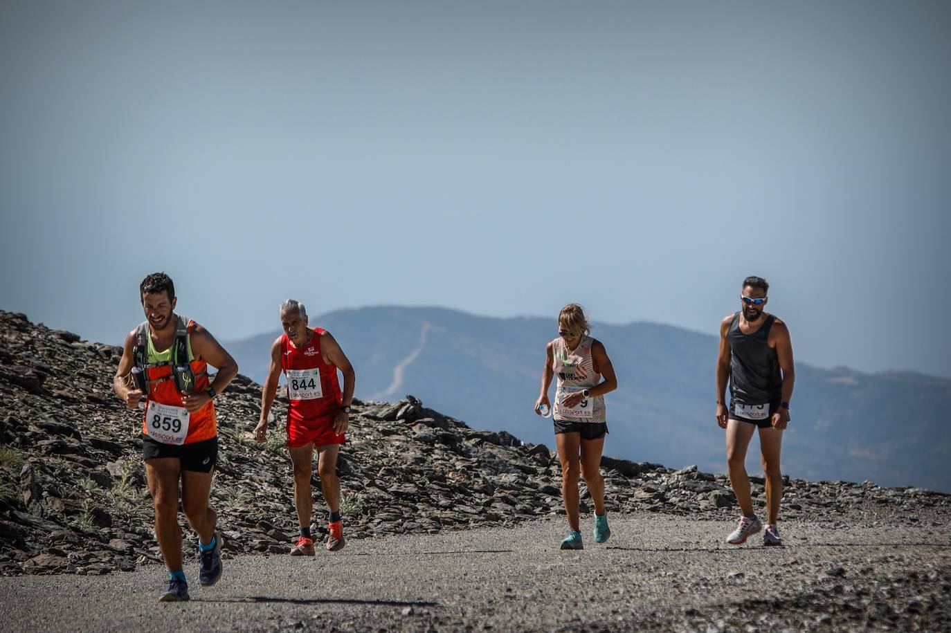 La 38 edición de la Subida Internacional Pico Veleta se ha celebrado este domingo.