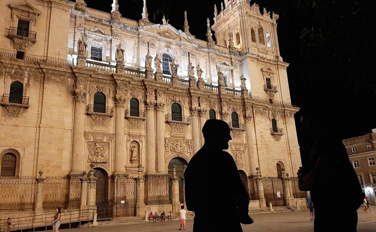 Imagen de la Catedral iluminada. 