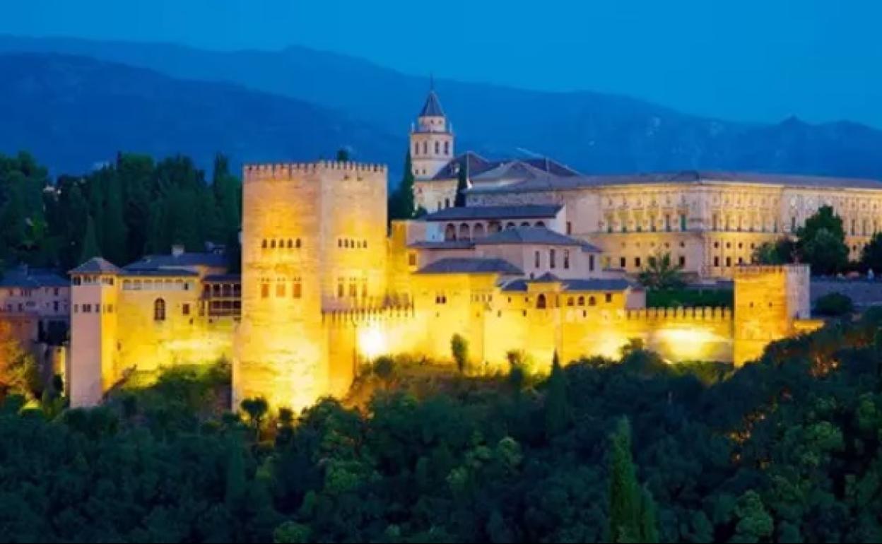 La Alhambra mantendrá su iluminación exterior habitual con el nuevo decreto