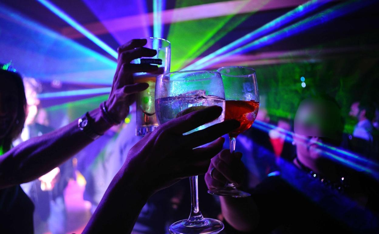 Imagen de diversión en una discoteca. 