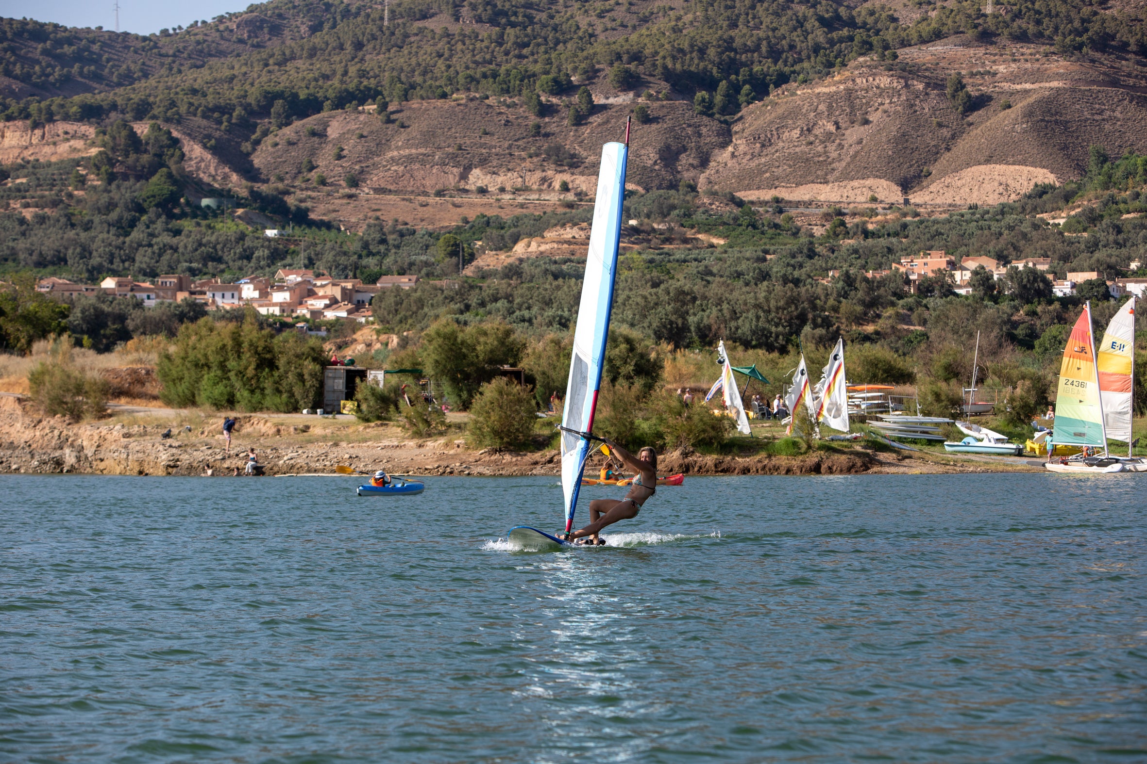 El Valle de Lecrín, tierra de alegría entre agua y con vistas a la Vega de Granada.