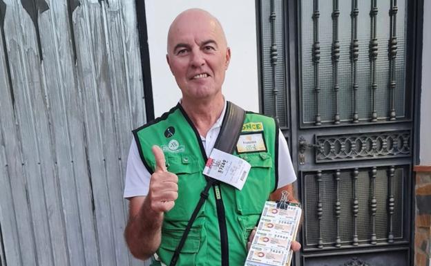 Francisco José Rodríguez vendió 8 cupones premiados con 35.000 euros de forma ambulante por el municipio. 