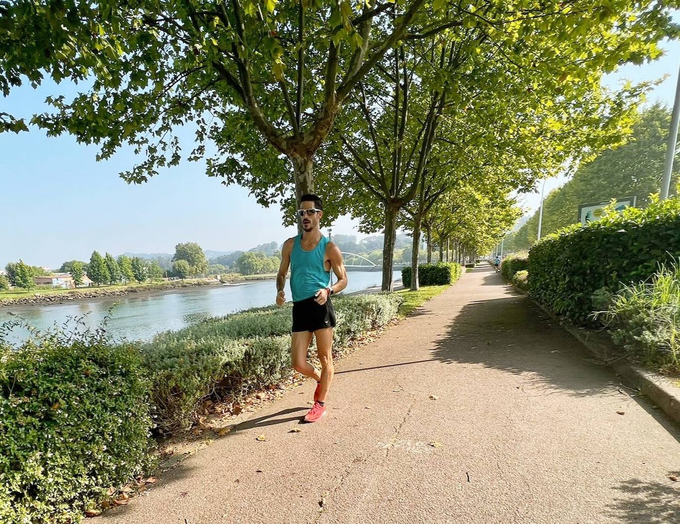 Alberto Amezcua marcha durante un entrenamiento en Pontevedra.